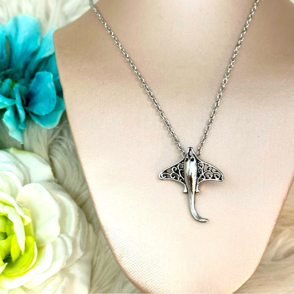 Stingray Pendant Necklace NEW!